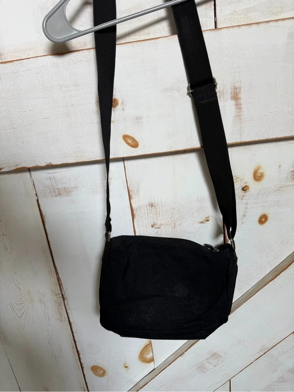 Carpisa Black Women's Crossbody Bag with Front Zip Pocket